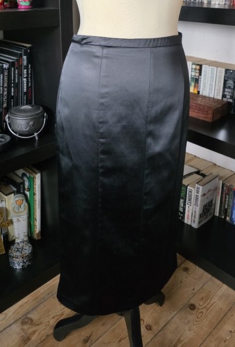 Oasis black satin pin - up, 50s