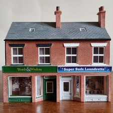 Hornby R9656 OO Skaledale Low Relief Terraced Shops A Resin Building Unboxed