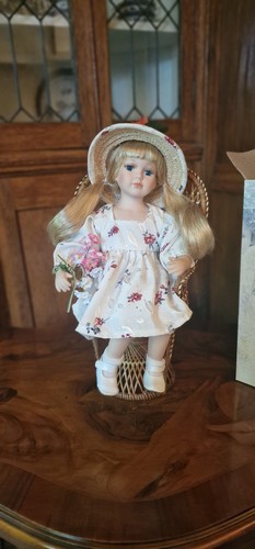 Kensington sitting porcelain - kensington,
