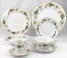 Royal Doulton Larchmont Pattern Dinner Service For One. Stylish Solo Dining.