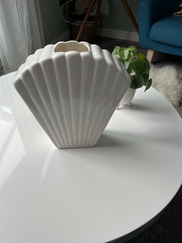 Art deco style - shell, ceramic