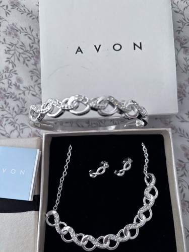 Avon necklace gift set - avon,