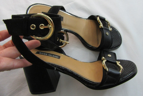 River island size - river,