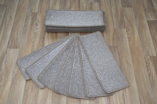 Open plan carpet stair - open,