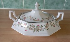 JOHNSON BROTHERS ETERNAL BEAU COVERED VEGETABLE TUREEN/DISH COMPLETE WITH LID