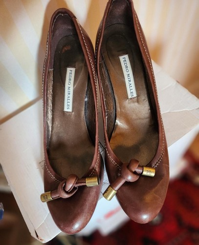 Elegant brown leather fashion