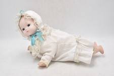 Vintage Porcelain Crawling