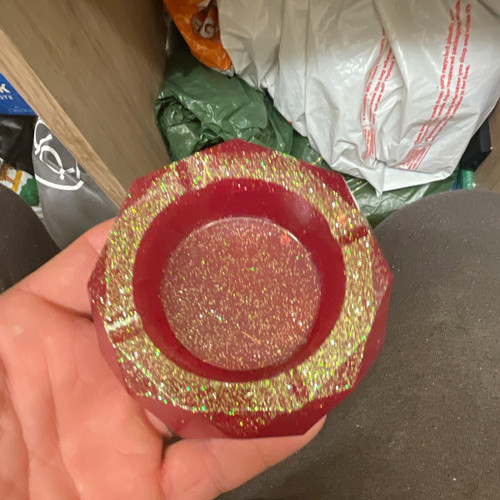 Red gold glitter round - &,