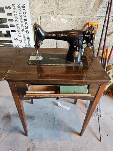 Singer sewing machine - singer, table