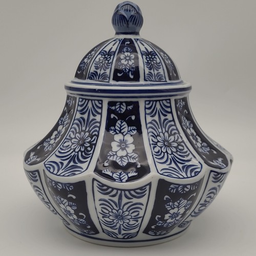 Oriental blue white - oriental, lidded