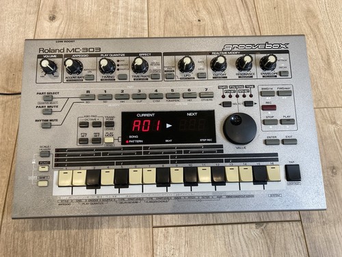 Roland 303 groovebox - mc-303,