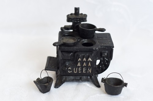 Vtg miniature dollhouse - 3,