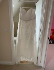 Size 16 Wedding Dress With All Accessories excellent condition 