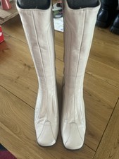 Stylised Polar White Soft