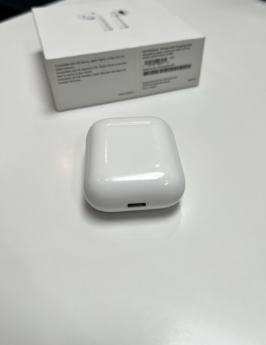 Apple airpods - (2nd, w/