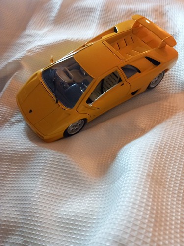Burago scale die cast - 1/18,