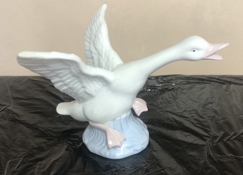 Lladro style porcelain - lladro,