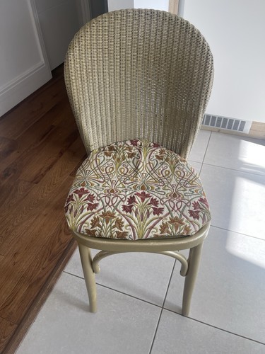 Gold painted lloyd - lloyd, loom