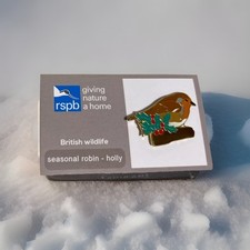 RSPB-Pin Badge  SEASONAL ROBIN