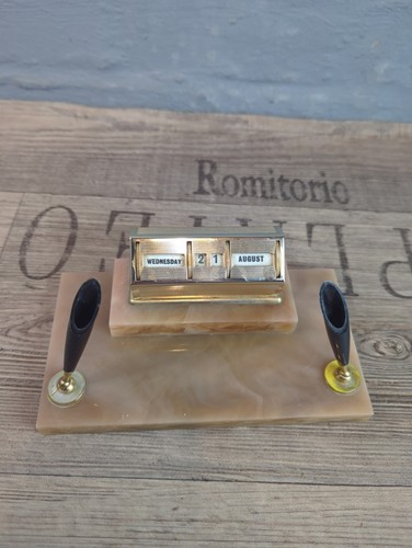 Perpetual desk calendar - desk,