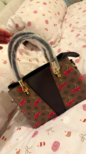 Cherry print handbag