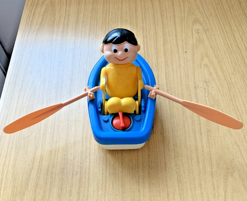 Zc428 vintage windup - windup, plastic