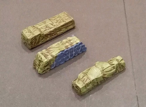 Gauge 148 lorry - loads,