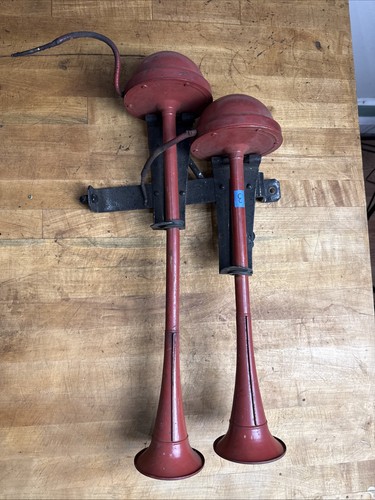 Pair straight red autolite - of,