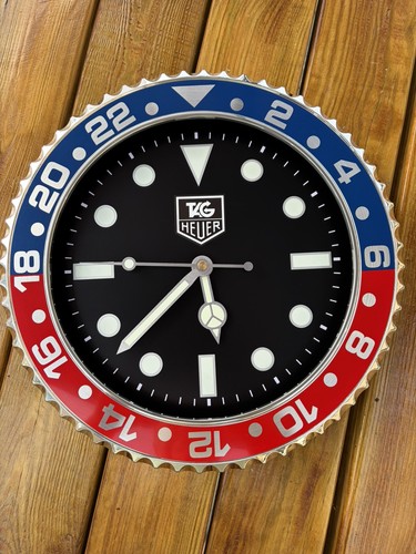 Designer wall clock - 30cm, round