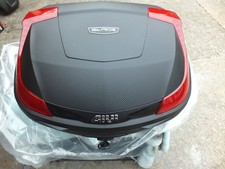 Givi B47NML 47 litre top box comes with 2 keys plus monolock plate and fittings