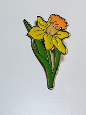 Ladies small daffodil pin