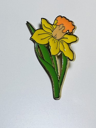 Ladies small daffodil pin