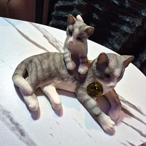 Leonardo tabby cat with kitten - leonardo,