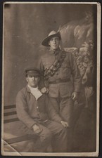 WW1 COMMONWEALTH SOLDIER (AUSTRALIAN?)  & WAR-WOUNDED COMPANION postcard