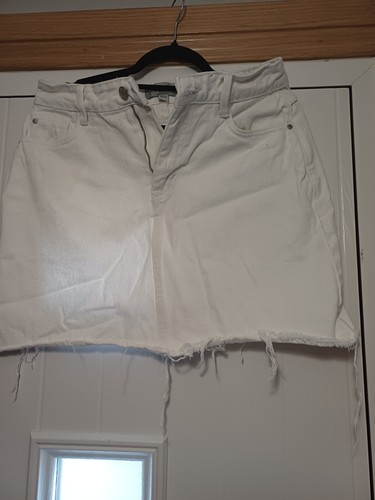 Ladies size white - 12, distress
