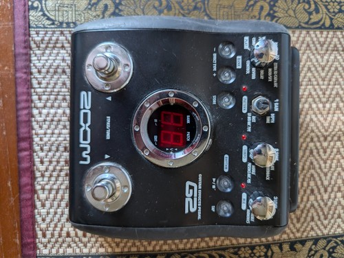 Zoom guitar effects pedal - zoom,