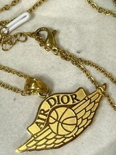 AIR DIOR Pendant Necklace