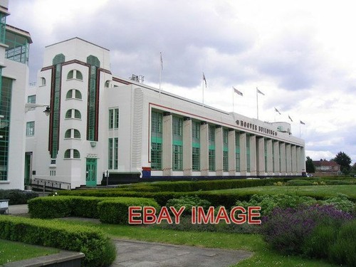 Photo the hoover - photo, building