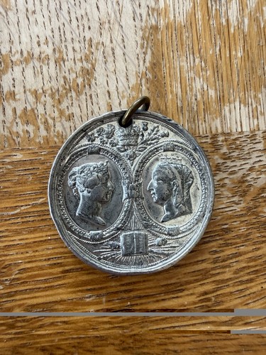 Queen victoria golden - queen,