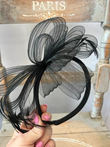 Black feather fascinator - black,