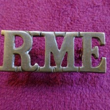 ROYAL MARINE ENGINEERS (RME) BRASS SHOULDER TITLE