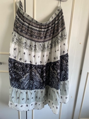 Bnwt damart black white - &,