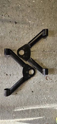 Upper front wishbone pair - upper,