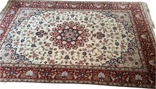 Stunning   hand made Persian wool Rug, Size: 190cm X 290cm 