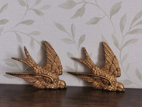 Vintage style flying bird - flying,