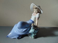 LLADRO NAO 1042. "Listening to