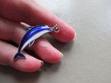 ANTIQUE VINTAGE CUTE SILVER TONE CLOISONNE ENAMEL DOLPHIN FISH FOB CHARM PENDANT