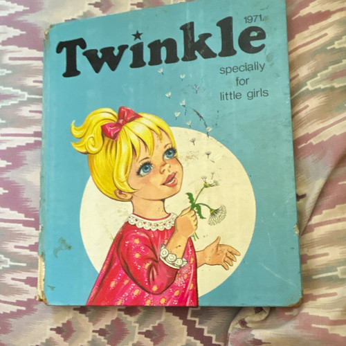 Twinkle 1971 annual comic - twinkle,