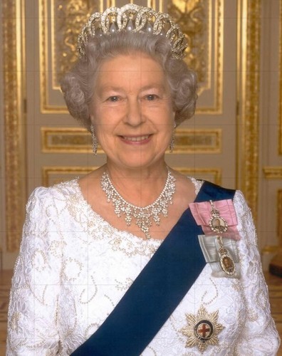 Her majesty queen - her,