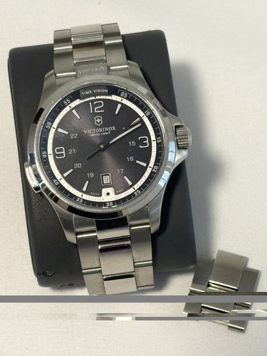 Victorinox swiss army - swiss, night